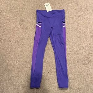 Never worn Fabletics leggings with pockets